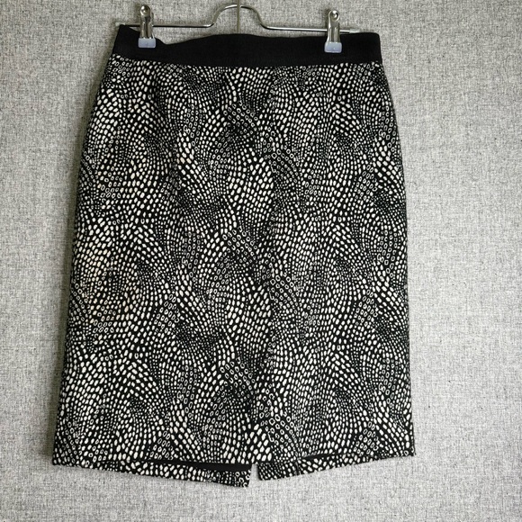 Ann Taylor Dresses & Skirts - Ann Taylor Black and White Textured Pencil Skirt Size 6‎